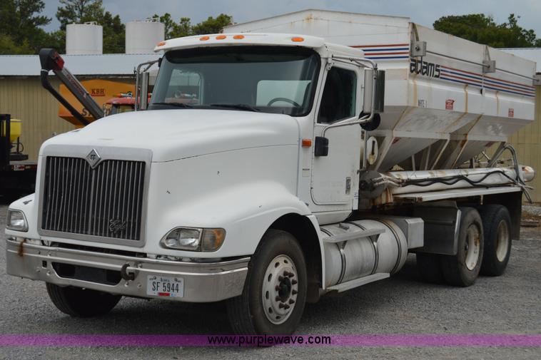 image for item H2766 2000 International 9400i seed tender truck