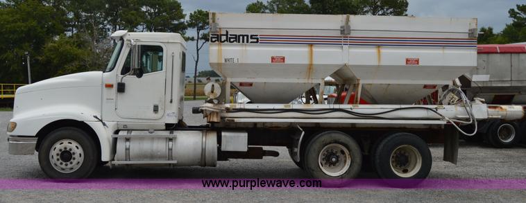 image for item H2766 2000 International 9400i seed tender truck