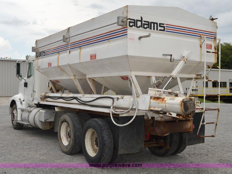 image for item H2766 2000 International 9400i seed tender truck