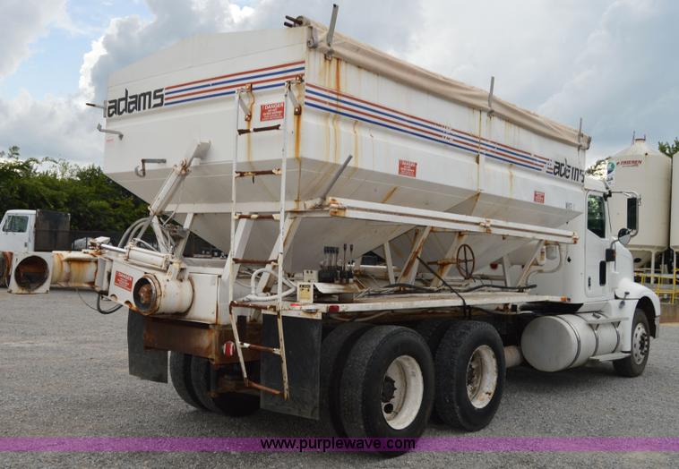 image for item H2766 2000 International 9400i seed tender truck