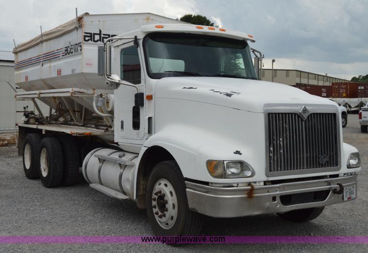 image for item H2766 2000 International 9400i seed tender truck