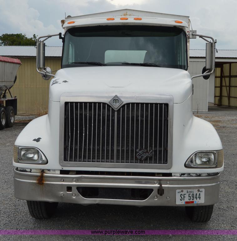 image for item H2766 2000 International 9400i seed tender truck