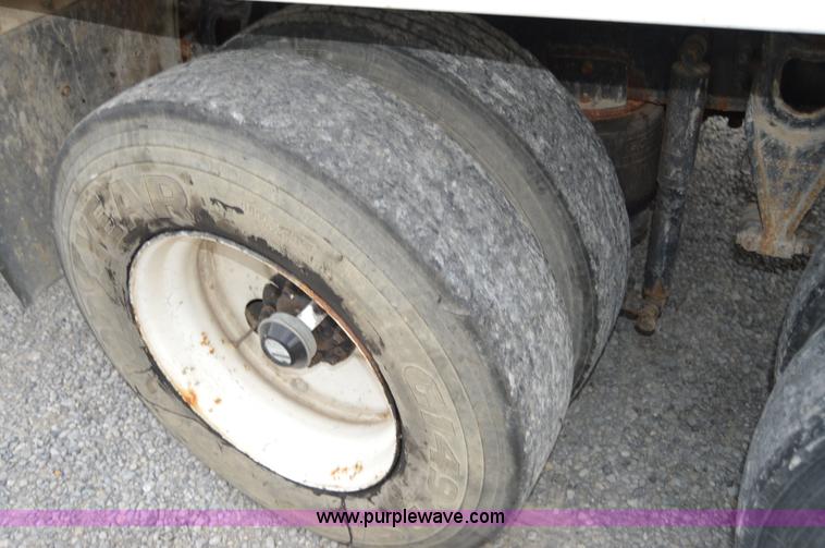 image for item H2766 2000 International 9400i seed tender truck