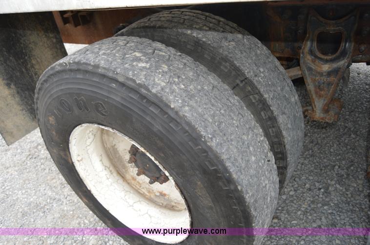 image for item H2766 2000 International 9400i seed tender truck