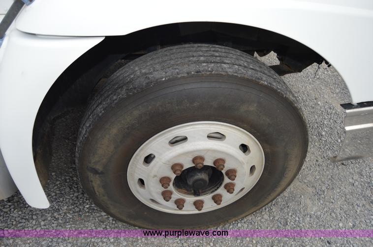 image for item H2766 2000 International 9400i seed tender truck