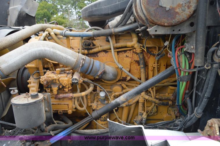 image for item H2766 2000 International 9400i seed tender truck