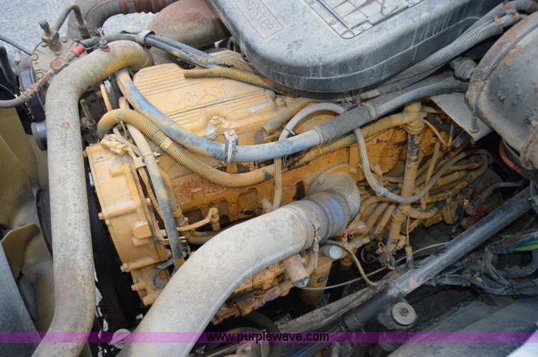 image for item H2766 2000 International 9400i seed tender truck