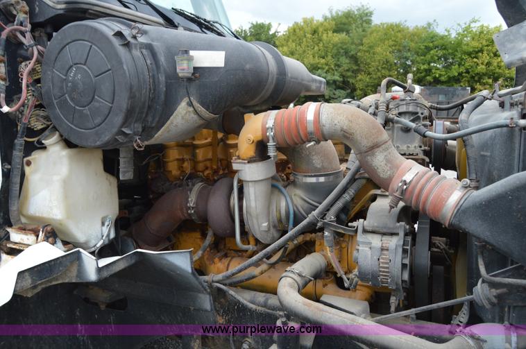 image for item H2766 2000 International 9400i seed tender truck