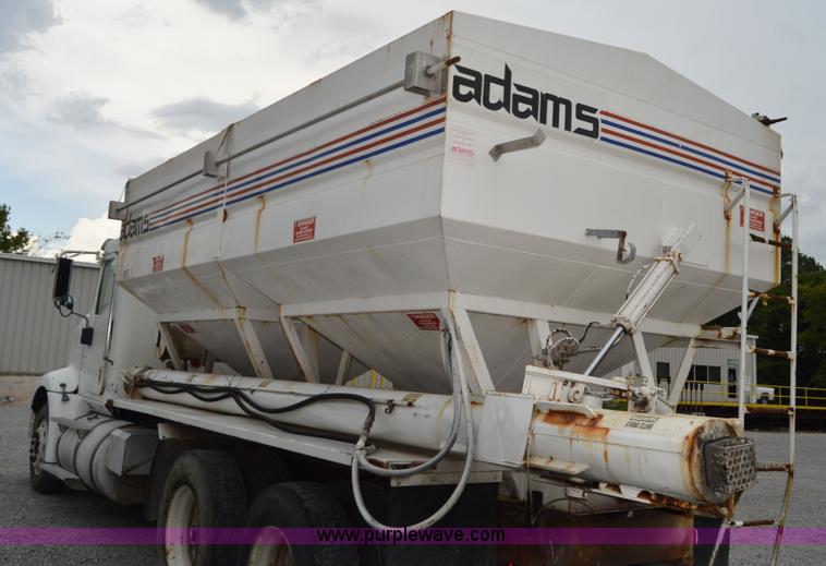 image for item H2766 2000 International 9400i seed tender truck