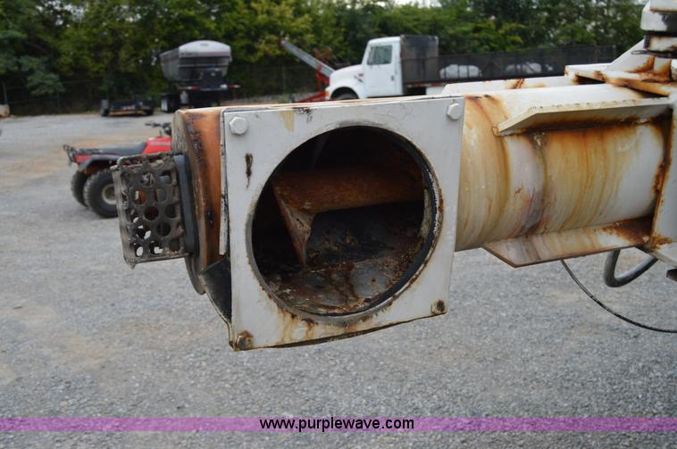 image for item H2766 2000 International 9400i seed tender truck