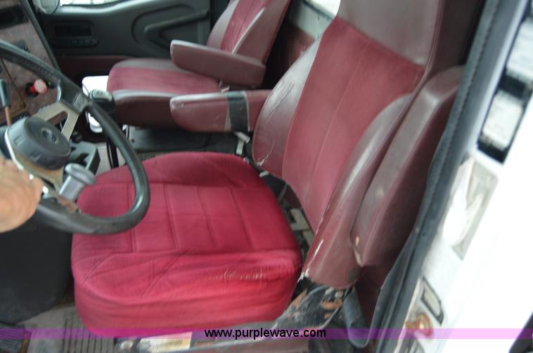 image for item H2766 2000 International 9400i seed tender truck