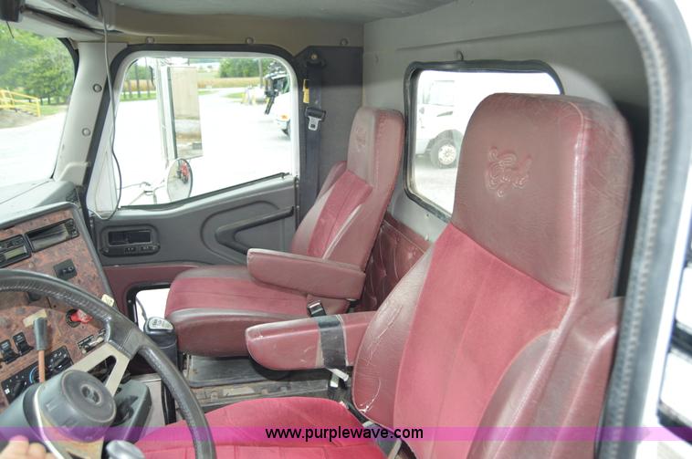 image for item H2766 2000 International 9400i seed tender truck