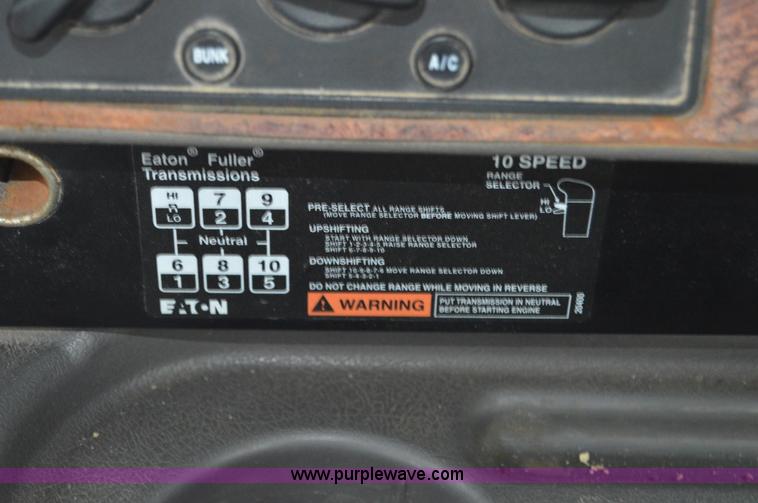 image for item H2766 2000 International 9400i seed tender truck