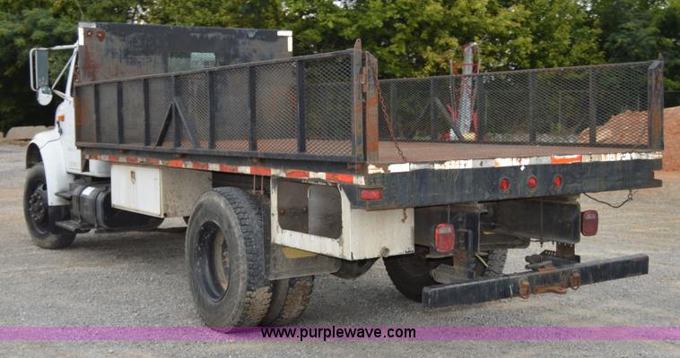 image for item H2767 1992 International 4900 flatbed truck
