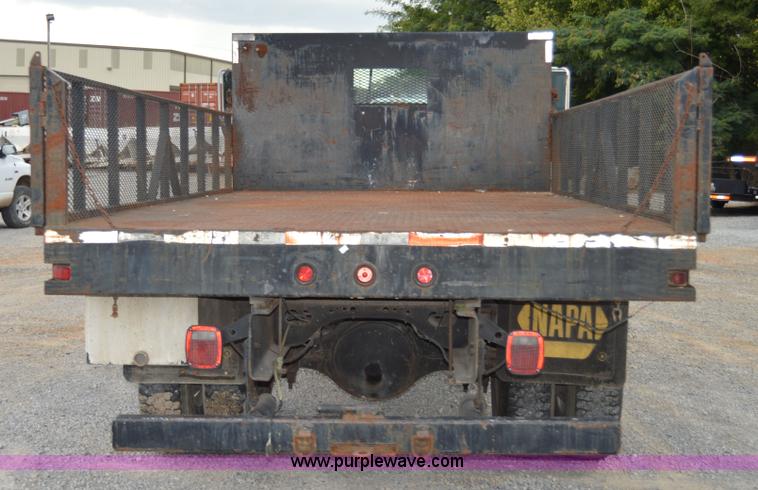 image for item H2767 1992 International 4900 flatbed truck