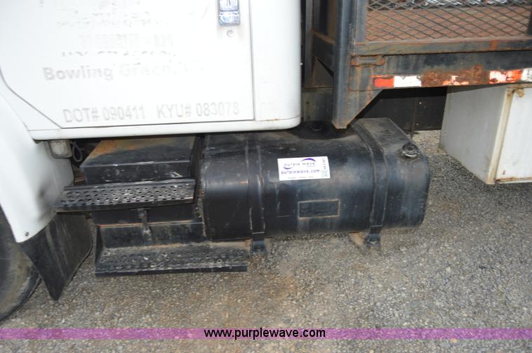 image for item H2767 1992 International 4900 flatbed truck