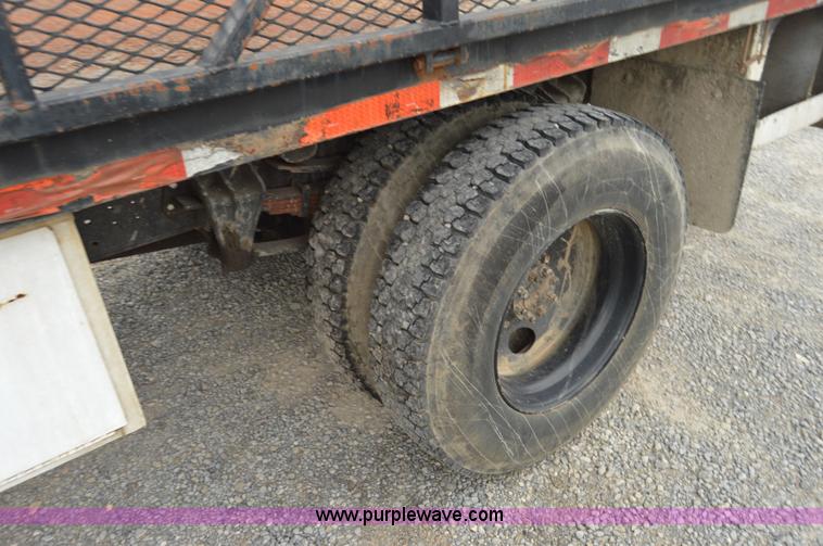 image for item H2767 1992 International 4900 flatbed truck