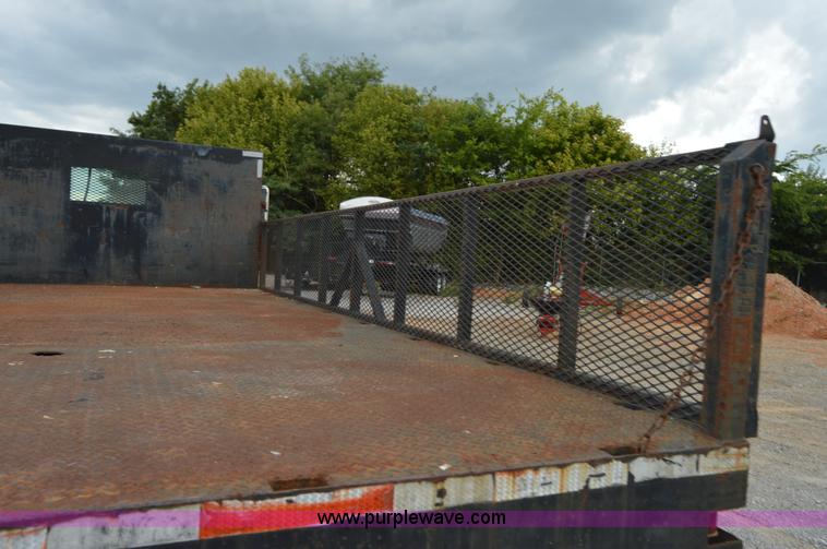 image for item H2767 1992 International 4900 flatbed truck