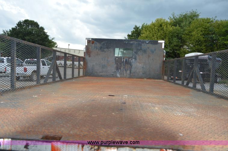 image for item H2767 1992 International 4900 flatbed truck