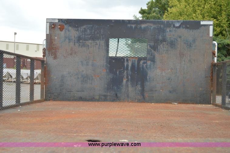 image for item H2767 1992 International 4900 flatbed truck