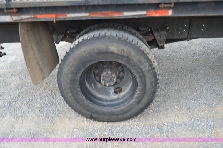 image for item H2767 1992 International 4900 flatbed truck