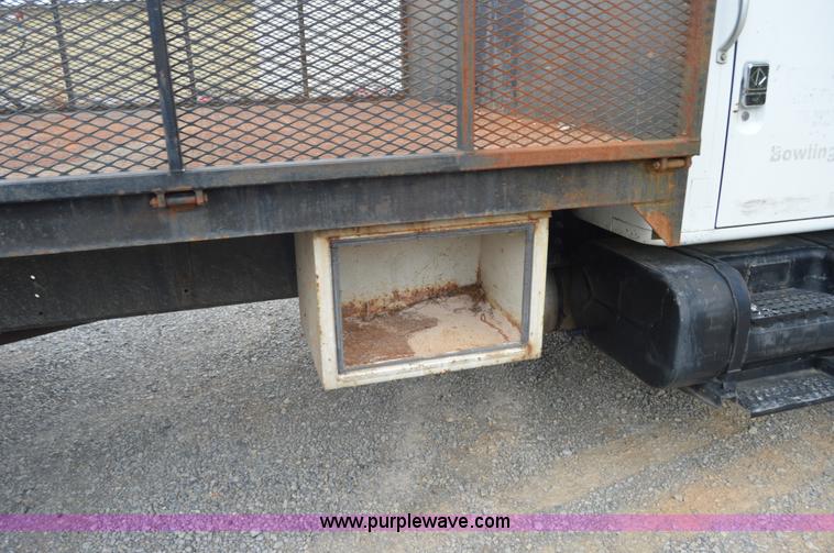 image for item H2767 1992 International 4900 flatbed truck