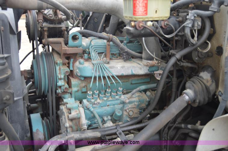 image for item H2767 1992 International 4900 flatbed truck