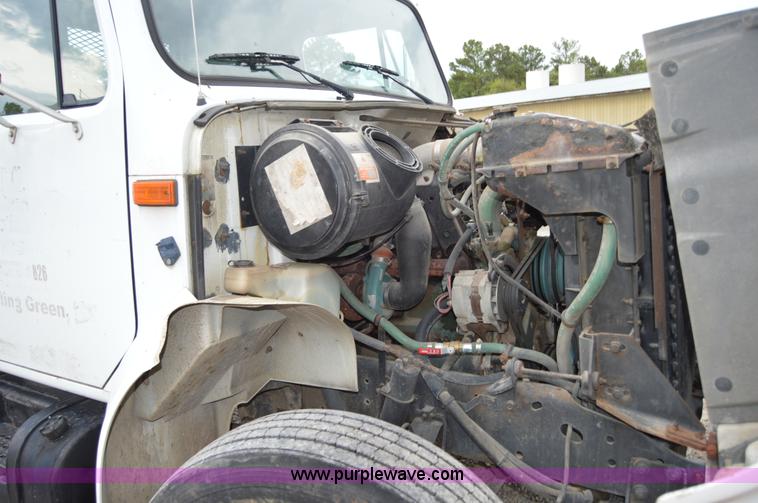 image for item H2767 1992 International 4900 flatbed truck