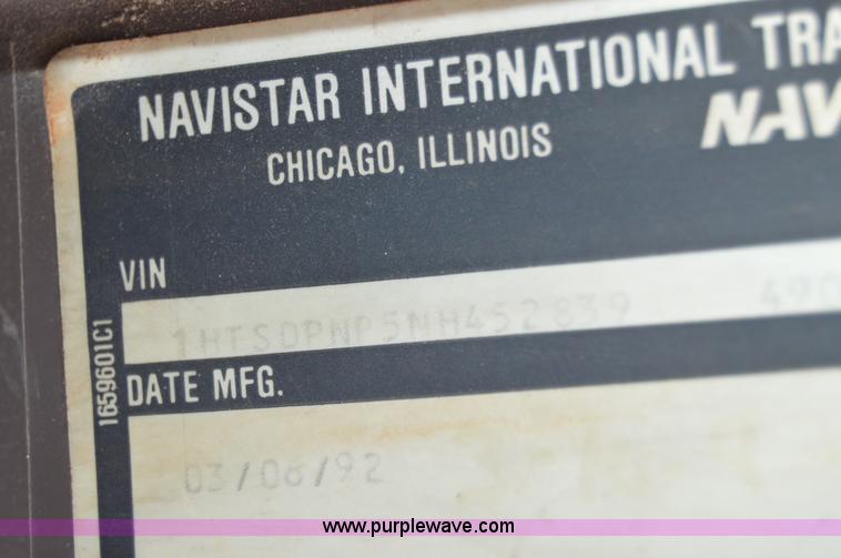 image for item H2767 1992 International 4900 flatbed truck