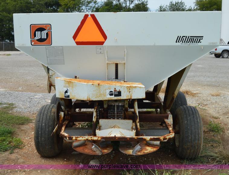 image for item H2771 2005 Willmar 500 spreader