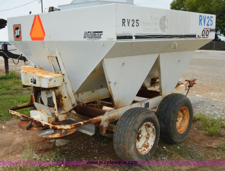 image for item H2771 2005 Willmar 500 spreader