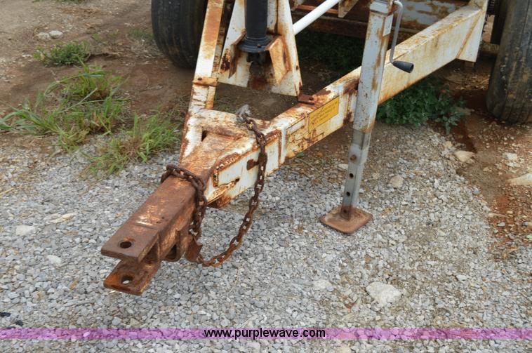 image for item H2771 2005 Willmar 500 spreader