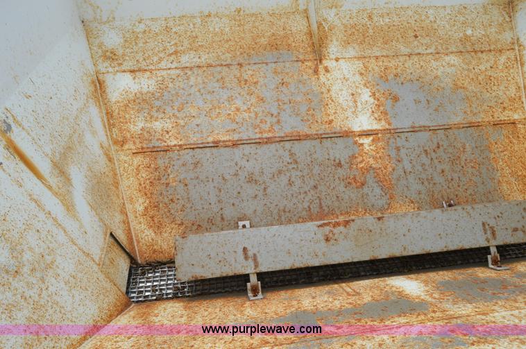 image for item H2771 2005 Willmar 500 spreader