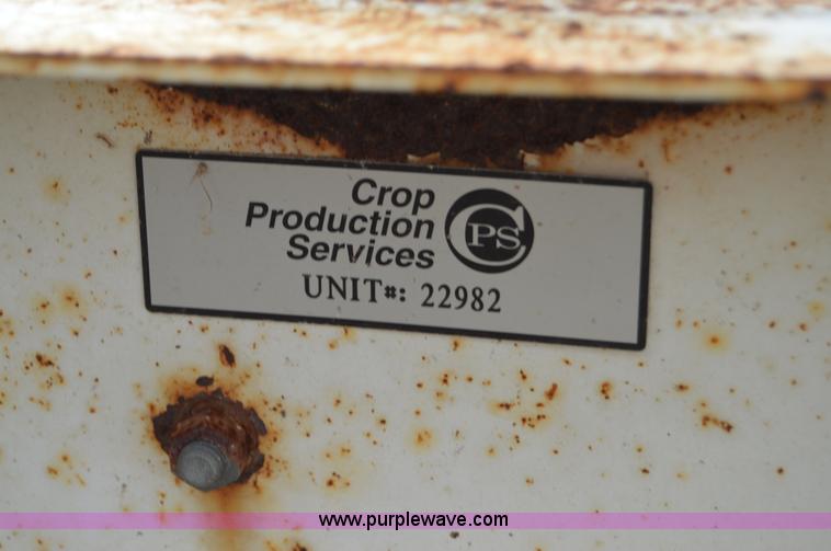 image for item H2771 2005 Willmar 500 spreader