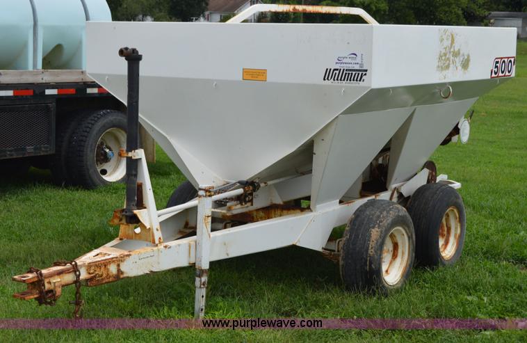 image for item H2774 2005 Willmar 500 spreader