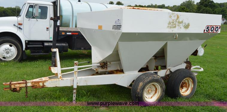 image for item H2774 2005 Willmar 500 spreader
