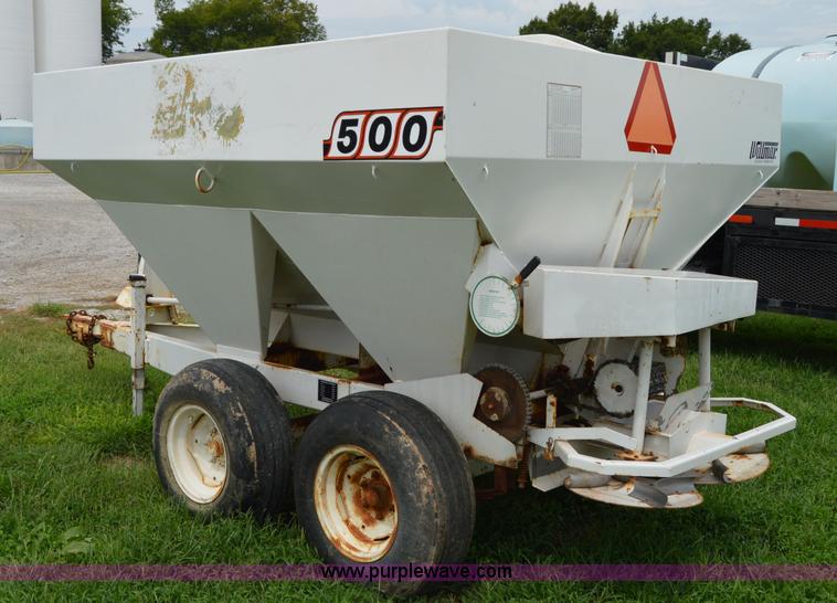 image for item H2774 2005 Willmar 500 spreader