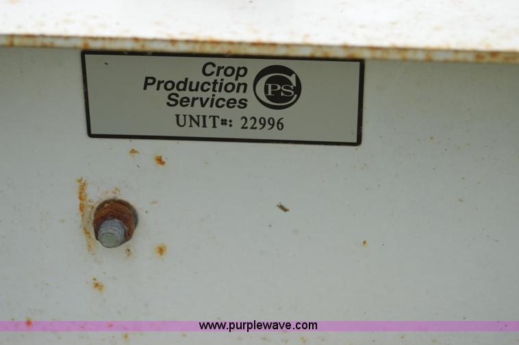 image for item H2774 2005 Willmar 500 spreader