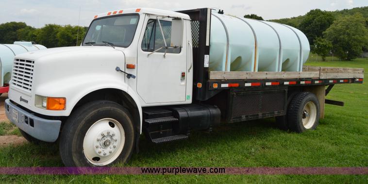 image for item H2775 1990 International 4900 water truck