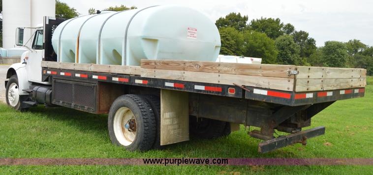 image for item H2775 1990 International 4900 water truck