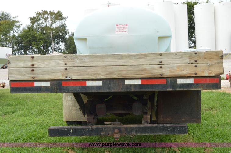 image for item H2775 1990 International 4900 water truck