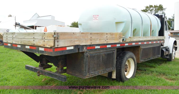 image for item H2775 1990 International 4900 water truck