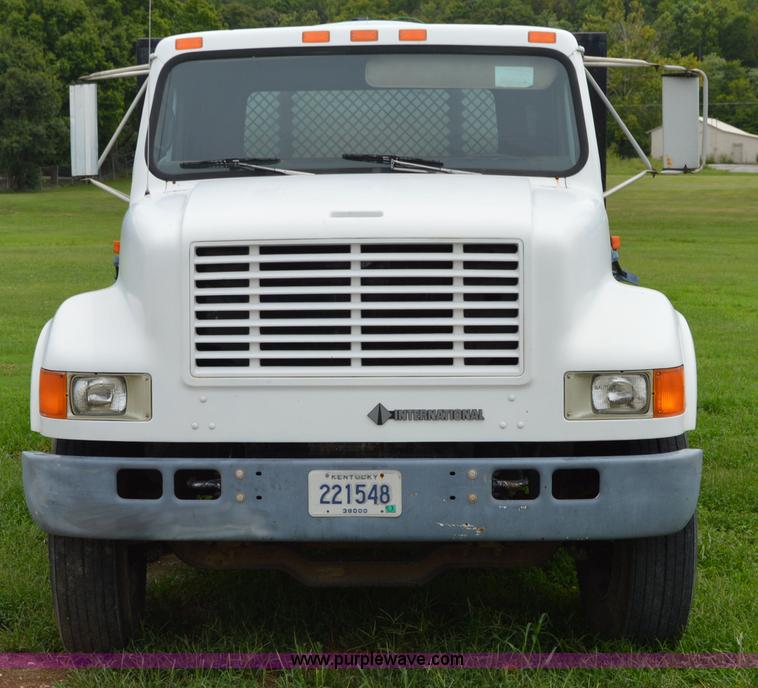 image for item H2775 1990 International 4900 water truck