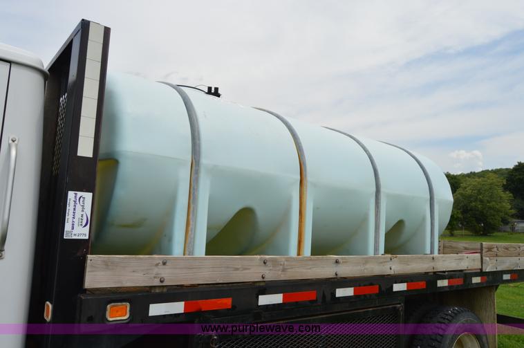 image for item H2775 1990 International 4900 water truck