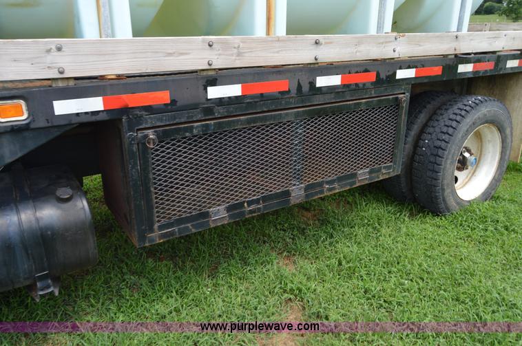 image for item H2775 1990 International 4900 water truck