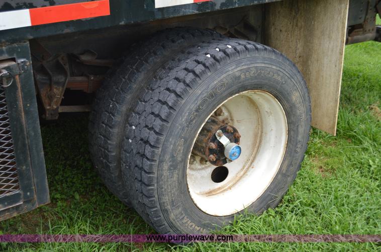 image for item H2775 1990 International 4900 water truck