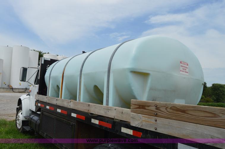 image for item H2775 1990 International 4900 water truck