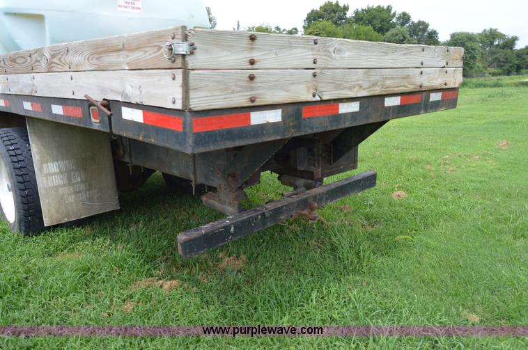 image for item H2775 1990 International 4900 water truck