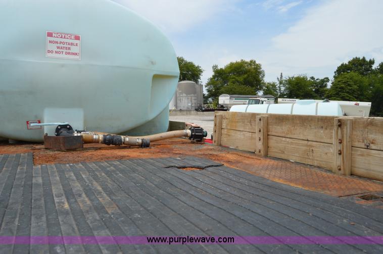 image for item H2775 1990 International 4900 water truck