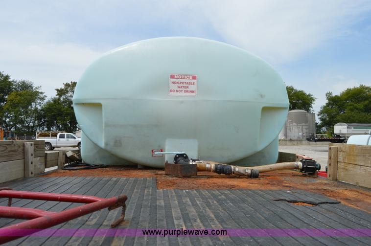 image for item H2775 1990 International 4900 water truck